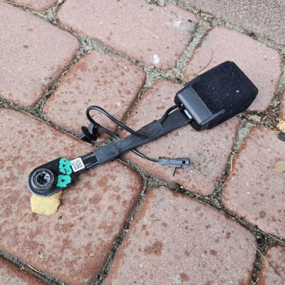 Zapinka wpinka pasa osłona fotela prawa lewa Opel Crossland X