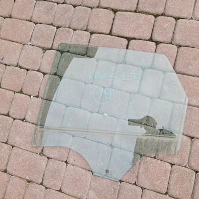 Szyba tył tylna drzwi jasna lewa Opel Crossland X 2019r