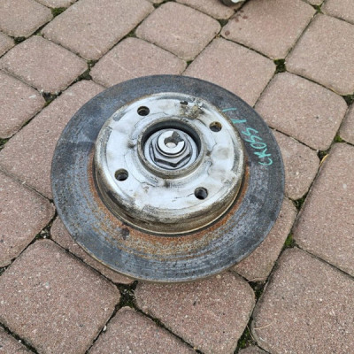 Piasta łożysko zwrotnica tył tylna prawa tarcza Opel Crossland X