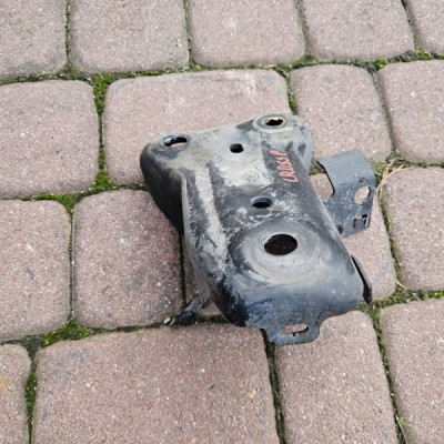 Uchwyt mocowanie belki wspornik zawieszenia tył Opel Crossland X