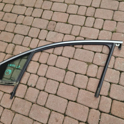 Uszczelka zgarniacz drzwi przód lewa chrom szyba Opel Crossland X 2019r