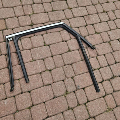 Uszczelka zgarniacz drzwi tył tylna lewa chrom Opel Crossland X