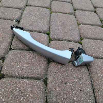 Klamka tył tylna lewa drzwi zewnętrza Z176 Opel Crossland X