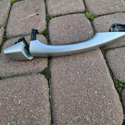 Klamka przód przednia prawa drzwi zewnętrza Z176 Opel Crossland X