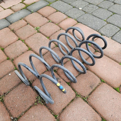 Sprężyna tył tylna zawieszenia Opel Crossland X