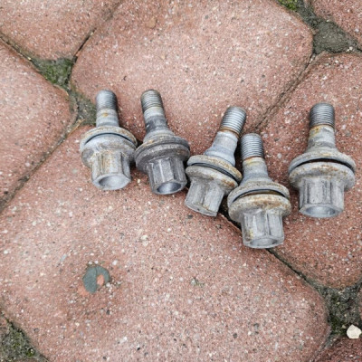 Sruba koła nakrętka felgi aluminiowe 17mm 17 klucz Opel Crossland X