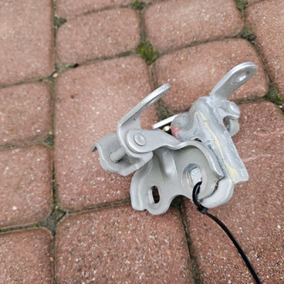 Zawias zawiasy drzwi przód przednie prawe Z176 Opel Crossland X