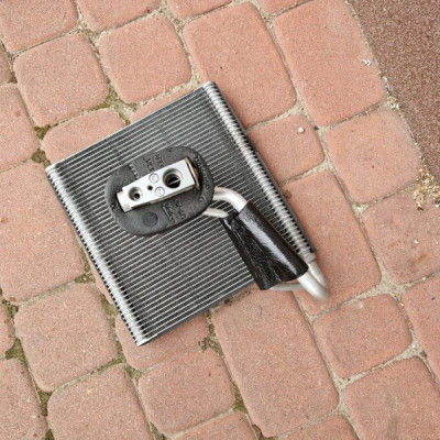 Chłodniczka klimatyzacji nagrzewnica skraplacz VW Golf VII 5Q1820103E