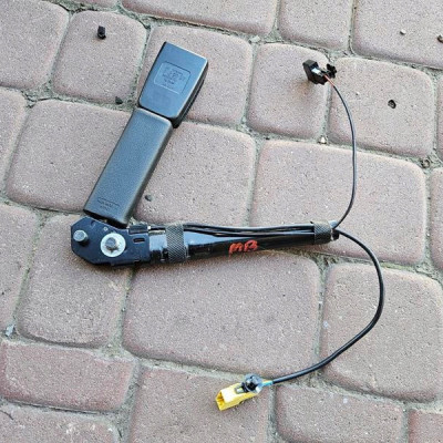 Zapinka pasa prawa przód fotela zapinka wpinka Opel Meriva B 13250517