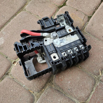 Bezpiecznik bezpieczniki skrzynka klema Opel Meriva B 13362767 TS