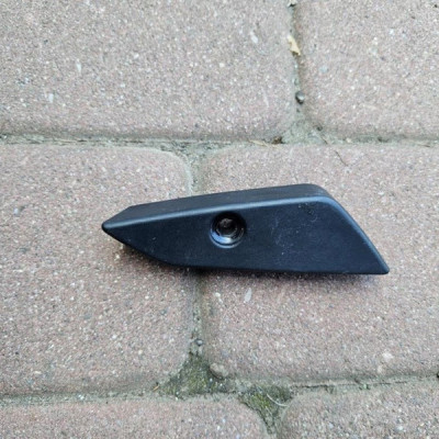 Zaślepka wspornik mocowanie drzwi lewy przód Opel Meriva B 13271157