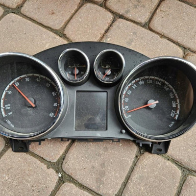 Licznik zegary EUROPA benzyna ADXY Opel Meriva B 13420546