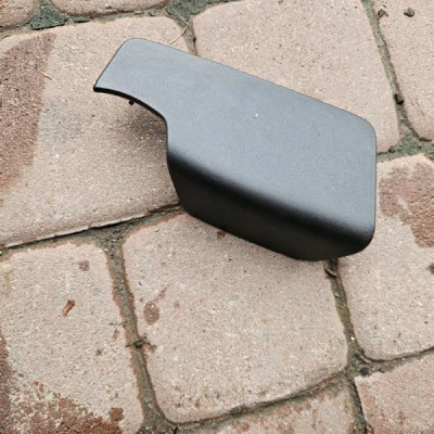 Zaślepka boczka tył tylnego prawa osłona plastik Opel Meriva B 13266046