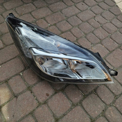 Lampa przód przednia PRAWA europa LED z LEDEM Opel Meriva B 13372314