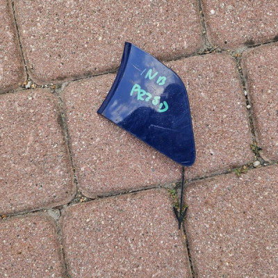 Zaślepka haka przód przednia zderzaka Z23A Opel Insignia B 13491135