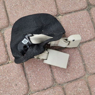 Zapinka pasa pasów tył tylnych kremowe Opel Insignia B 39151544