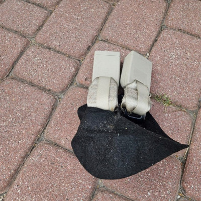 Zapinka pasa pasów tył tylnych kremowe Opel Insignia B 39151546