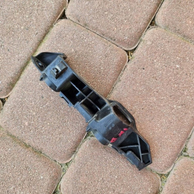 Ślizg mocowanie błotnika przód przedni prawy Opel Insignia B 39145053