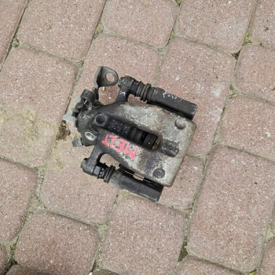 Zacisk tył tylny lewy jażmo Opel Meriva B