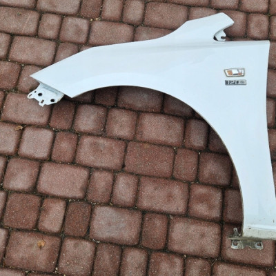 Błotnik przód przedni lewy biały Z40r Opel Corsa E