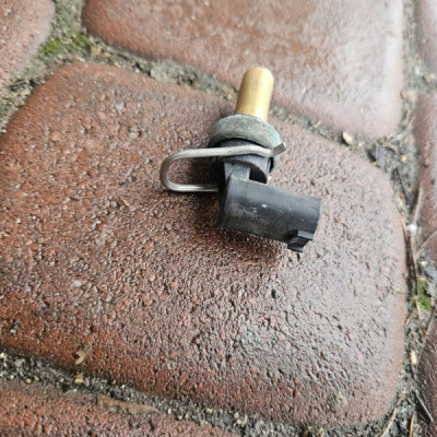 Czujnik temperatury wody chłodnicy spinka EUROPA Opel ADAM 55591002