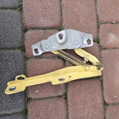 Zawias maski lewy Z40Q Opel ADAM 13355230