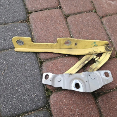 Zawias maski prawy Z40Q Opel ADAM 13355231