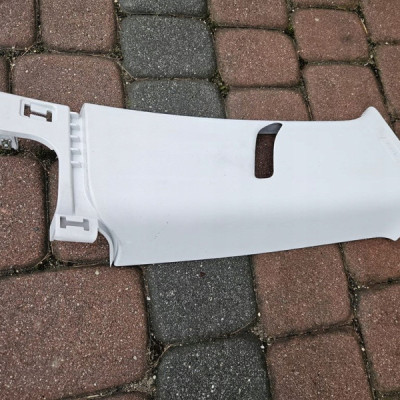 Obudowa osłona słupka prawa srodkowa Europa Opel ADAM 13351929