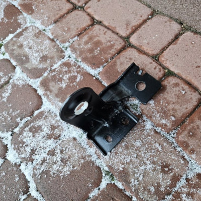 Uchwyt mocowanie wspornik kanapy tył tylnej Opel ADAM 22821703