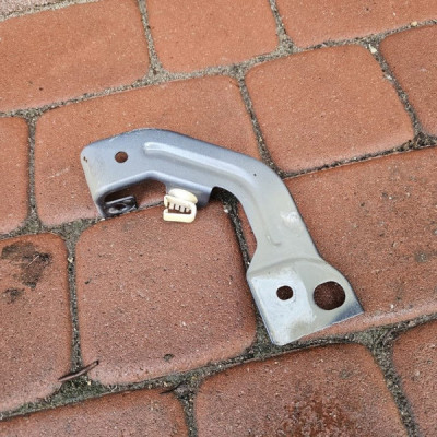 Wspornik mocowanie błotnik prawy RENAULT MEGANE 4 IV 625123894R