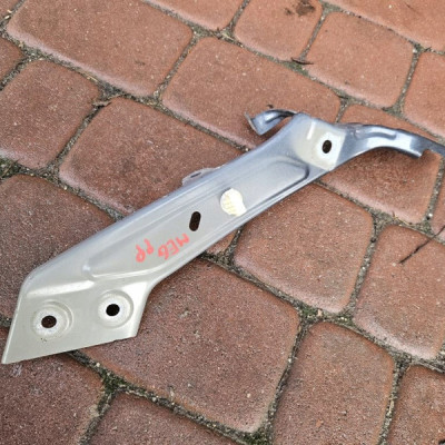 Mocowanie wspornik lampy błotnika prawy RENAULT MEGANE 4 IV 631406423R