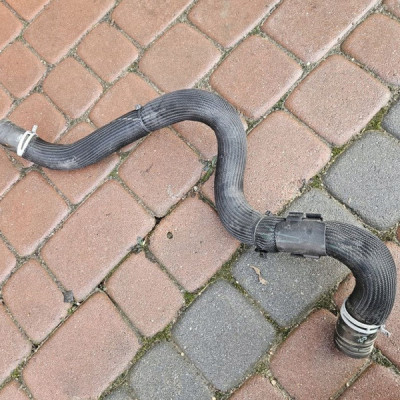 Przewód rura wąż wody 1.5DCI RENAULT MEGANE 4 IV 924004058R
