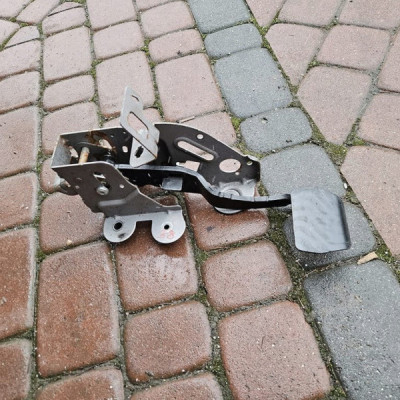Pedał pedały hamulca automat EUROPA RENAULT MEGANE 4 IV 465013467R