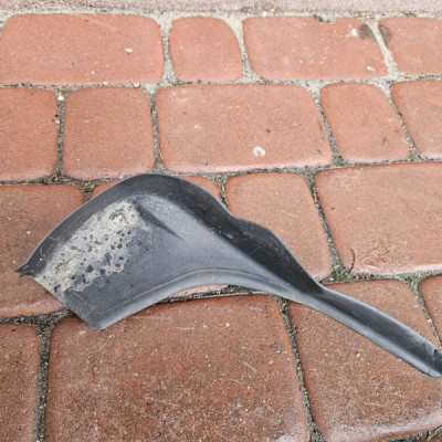 Zakończenie plastik podszybia prawy RENAULT MEGANE 4 IV 668220215R