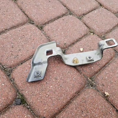 Wspornik mocowanie błotnik lewy RENAULT MEGANE 4 IV 641354383R