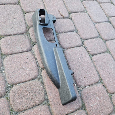 Obudowa osłona prowadnica fotela prawa RENAULT MEGANE 4 IV 1339473X