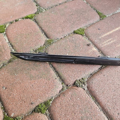 Listwa dekor błotnika lewa czarny RENAULT MEGANE 4 IV 990431286R