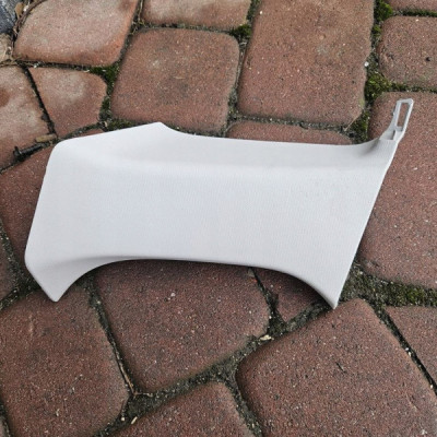 Obudowa słupka bagażnika podsufitki osłona RENAULT MEGANE 4 IV 769363350R