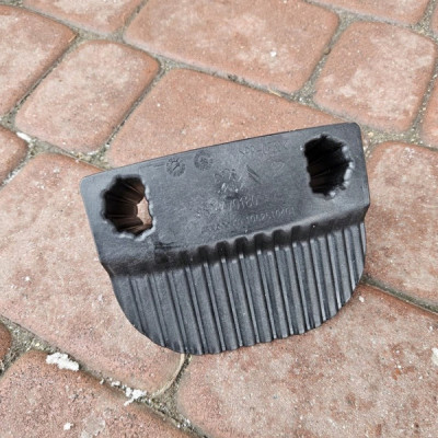 Mocowanie wspornik dywanu PROACE CITY Berlingo Combo E Rifter 9824470180