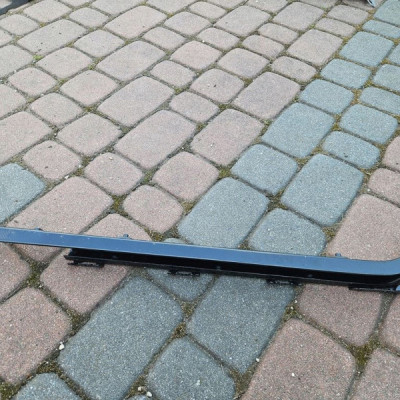 Prowadnica drzwi środkowa lewa PROACE CITY Berlingo Combo E Rifter