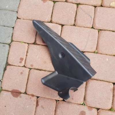 Podstopnica podnóżek Audi Q3 8U2864777A