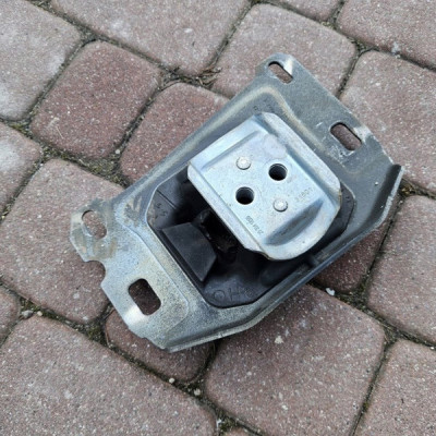 Łapa poduszka skrzyni 1.5 PROACE CITY Berlingo Rifter Combo E 9813699680