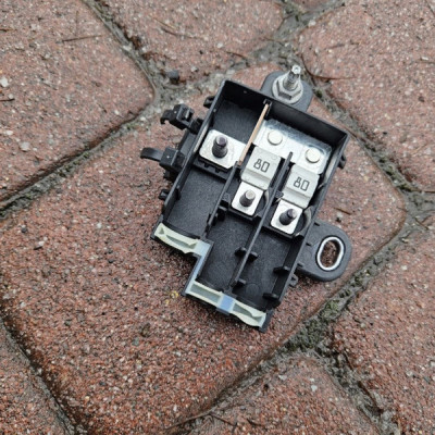 Moduł przekaźnik sterownik bezpieczniki RENAULT MEGANE 4 IV 243113394R