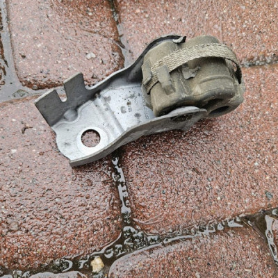 Uchwyt mocowanie wieszak wydechu RENAULT MEGANE 4 IV 206514244R
