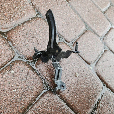 Wspornik uchwyt mocowanie RENAULT MEGANE 4 IV 241379243R