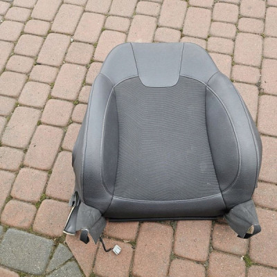 Siedzisko oparcie fotela podgrzewane grzane półskóra kanapa Opel ADAM