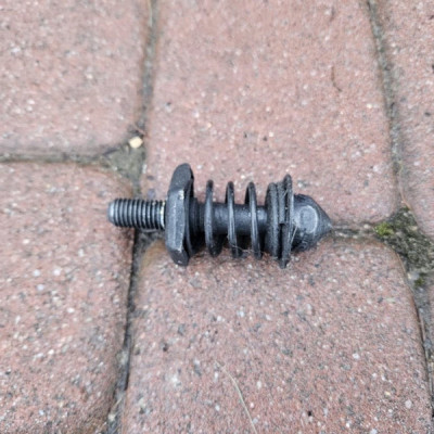 Rygiel maski zamykanie zatrzask rączka otwieranie Opel ADAM