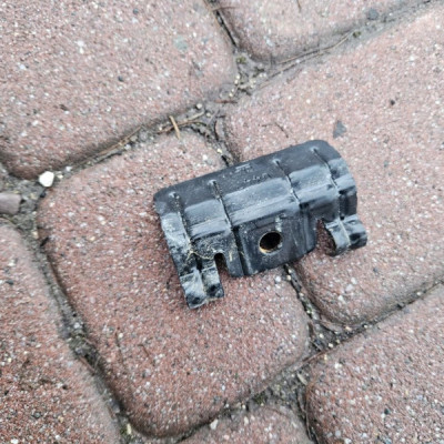 Uchwyt mocowanie wspornik obudowa akumulatora Opel ADAM 0447