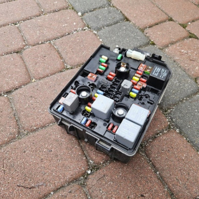 Skrzynka bezpieczników CSV Opel ADAM 39071624