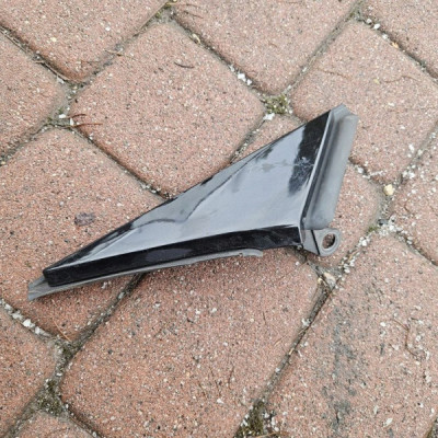 Trójkąt zakończenie błotnika lewy Opel ADAM 13365625 Z22Y